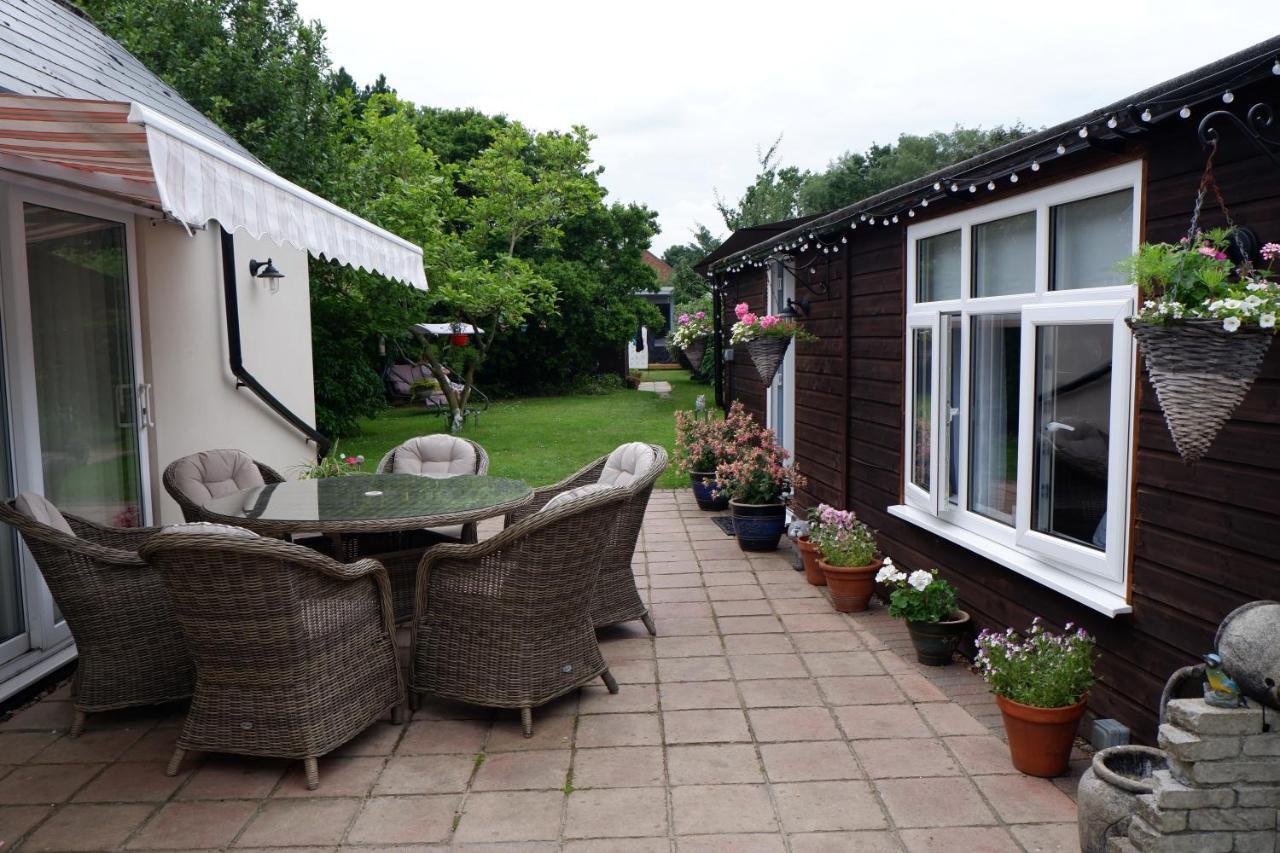 The Garden Suite Holt Holt  Zewnętrze zdjęcie