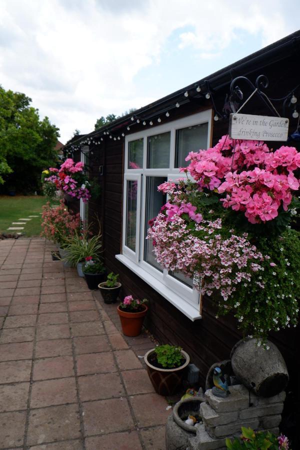 The Garden Suite Holt Holt  Zewnętrze zdjęcie